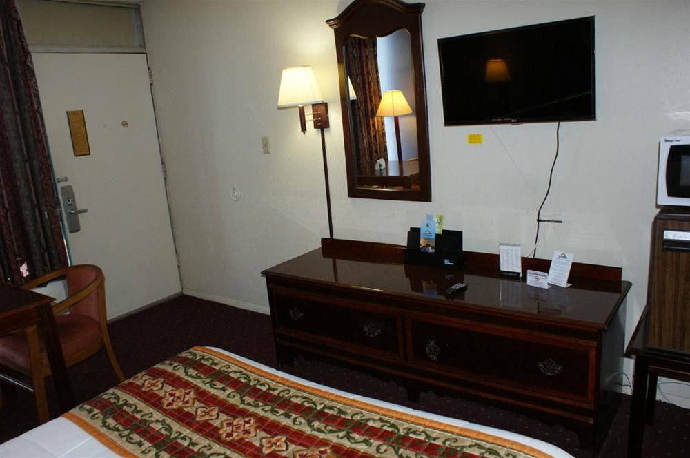 Days Inn By Wyndham Statesville Exterior foto